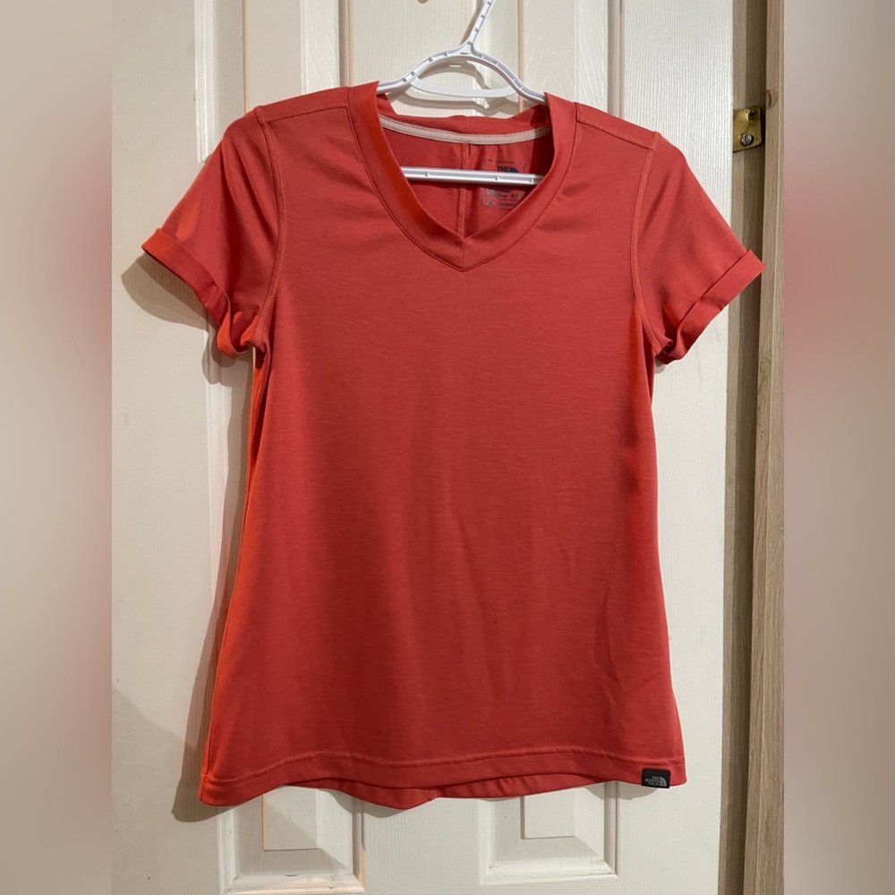 The North Face Coral V-Neck Cuffed Flashdry Short Sleeve Tee